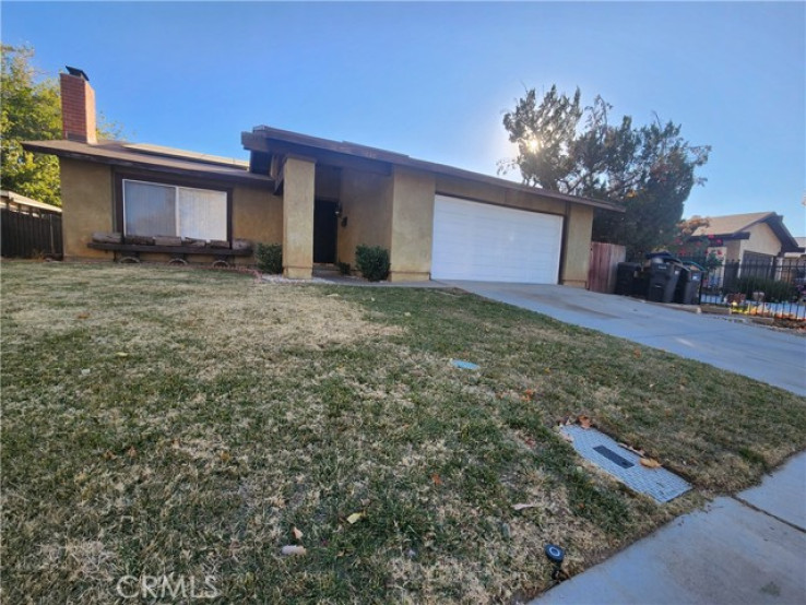 3 Bed Home to Rent in Lancaster, California