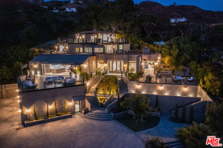 7 Bed Home for Sale in Malibu, California