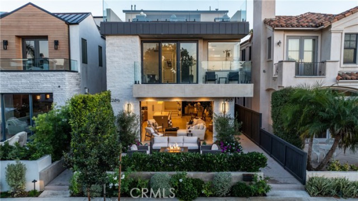 Residential Home in Corona Del Mar - Spyglass