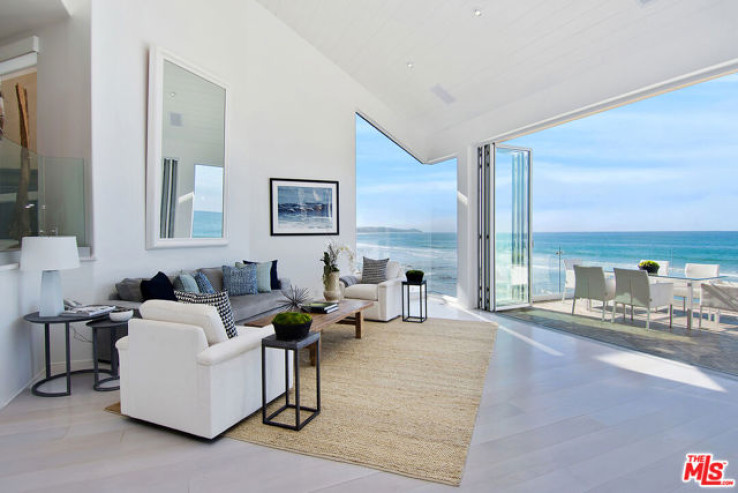 Residential Home in Malibu Beach