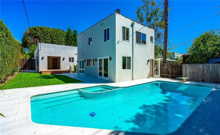 Residential Lease in West Hollywood Vicinity