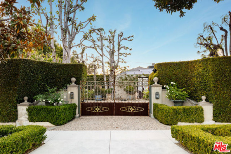 Residential Home in Toluca Lake