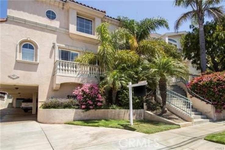 2 Bed Home to Rent in Manhattan Beach, California