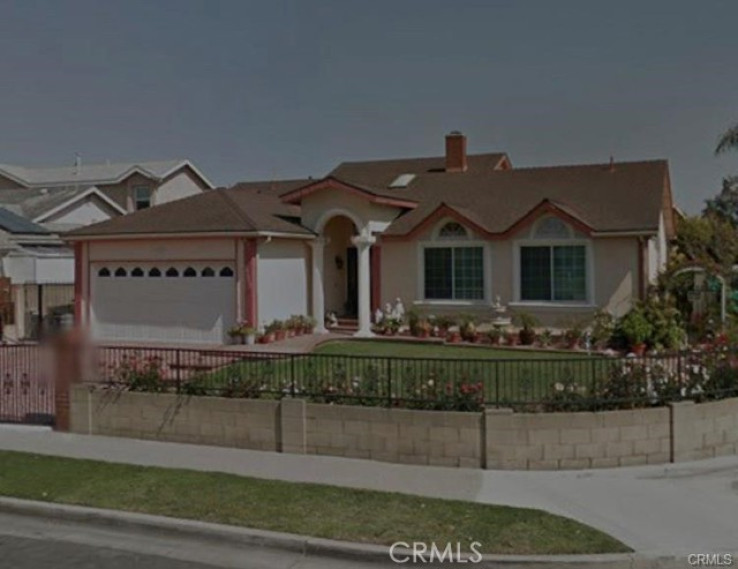 6 Bed Home to Rent in Huntington Beach, California