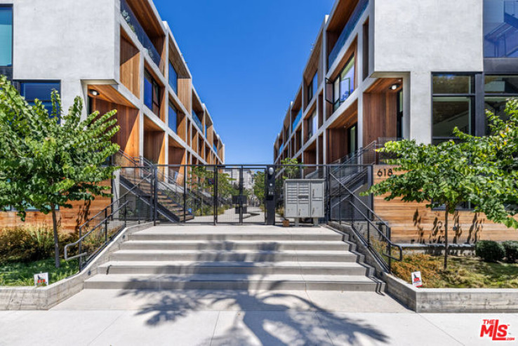 Residential Home in Hancock Park-Wilshire