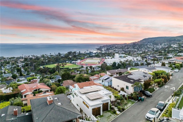 Residential Home in Laguna Village