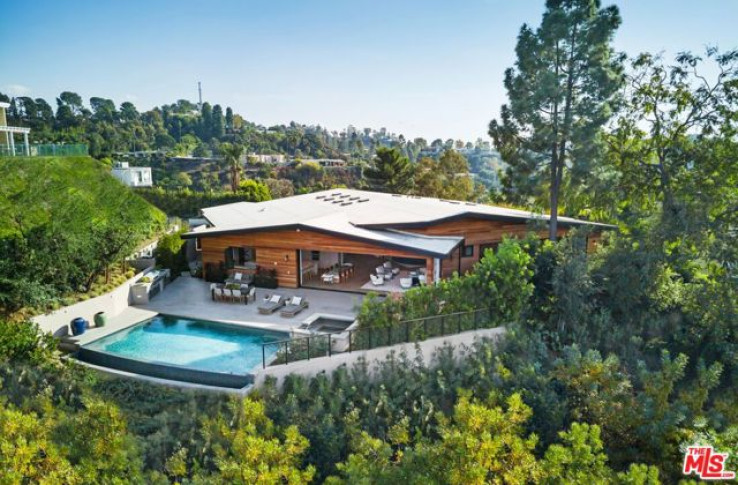 Residential Home in Beverly Hills Post Office