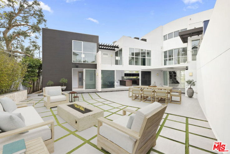 6 Bed Home for Sale in Pacific Palisades, California