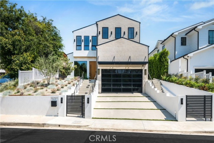 6 Bed Home to Rent in Studio City, California