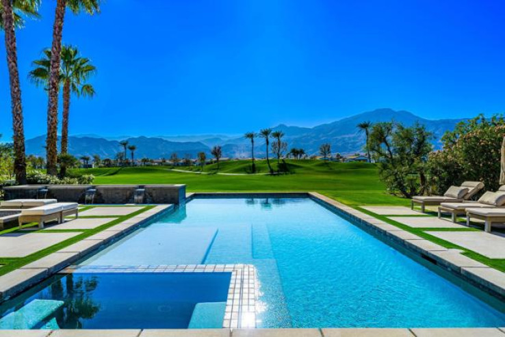 Residential Home in La Quinta South of HWY 111