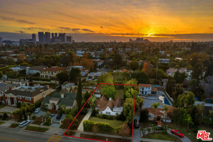 Residential Home in Beverly Hills