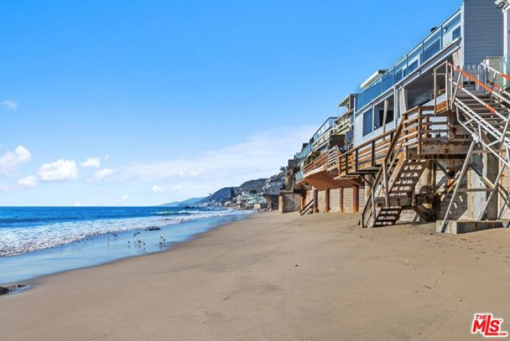 Residential Lease in Malibu Beach