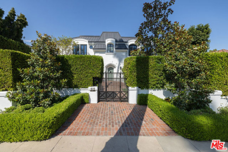 Residential Home in Beverly Hills