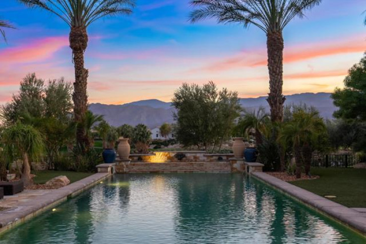 Residential Home in La Quinta South of HWY 111