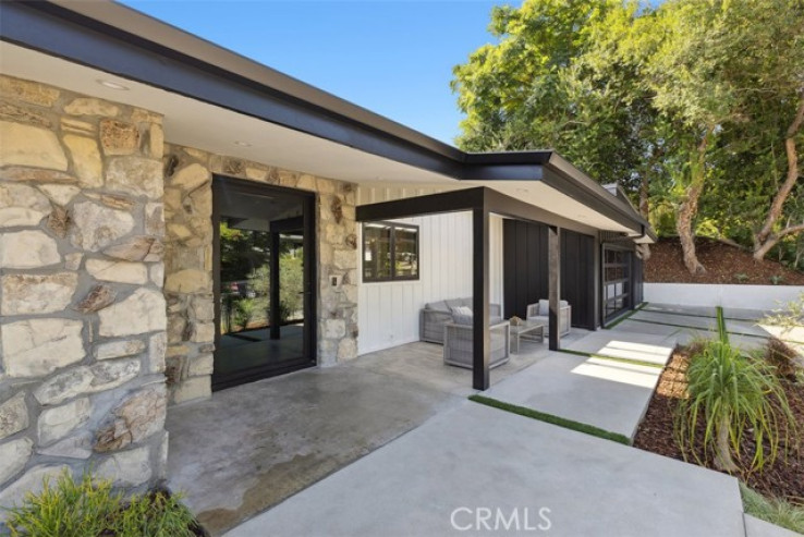 Residential Home in Woodland Hills