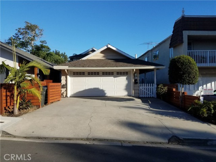 3 Bed Home to Rent in Corona del Mar, California