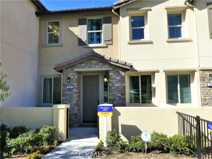 3 Bed Home to Rent in Anaheim Hills, California