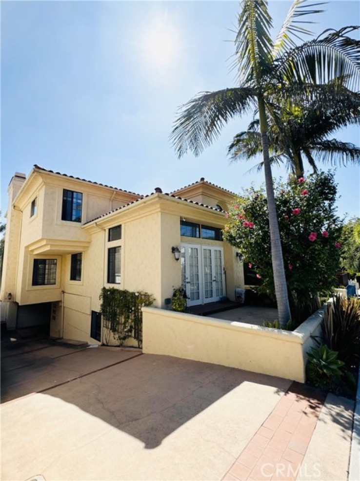 4 Bed Home to Rent in Redondo Beach, California