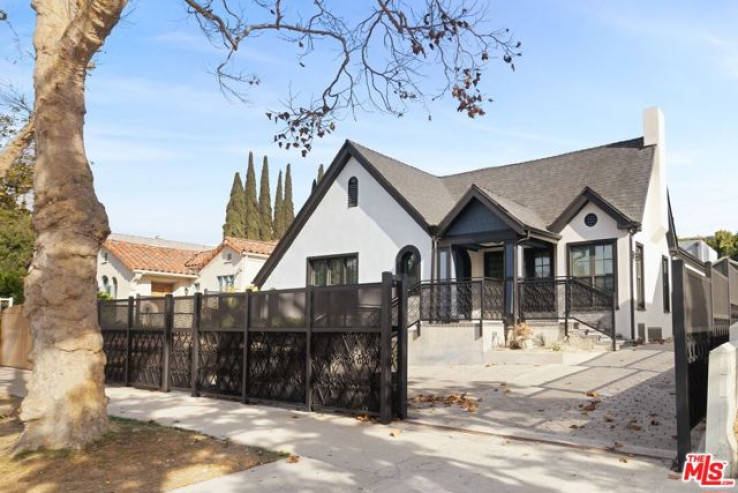 6 Bed Home to Rent in Los Angeles, California