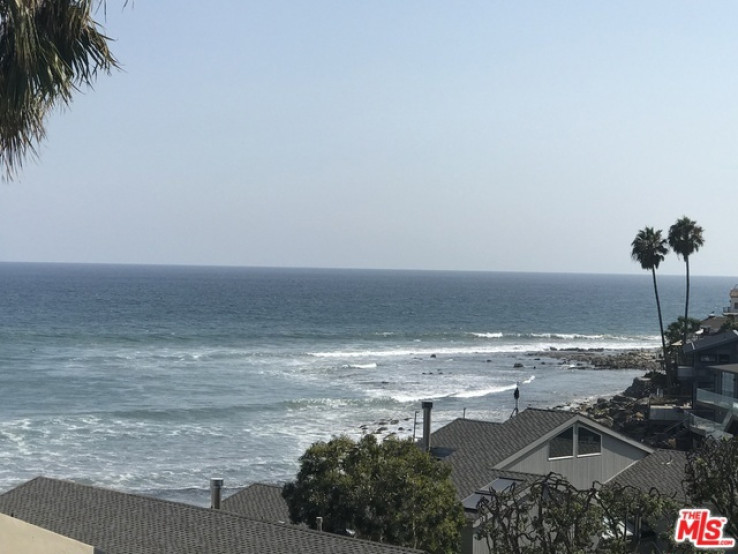 Residential Lease in Malibu Beach