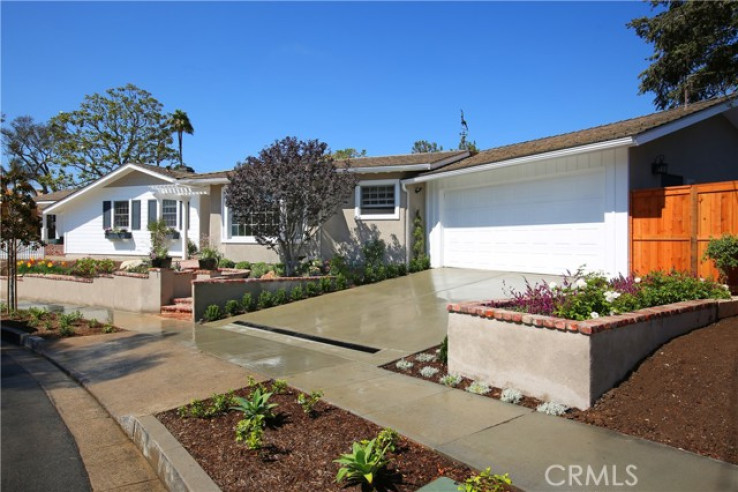 3 Bed Home to Rent in Corona del Mar, California