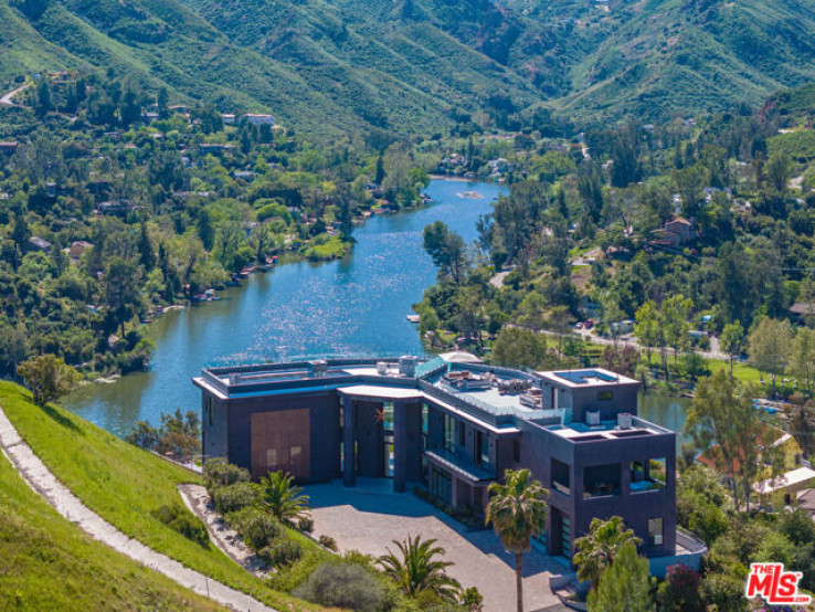 Residential Home in Agoura