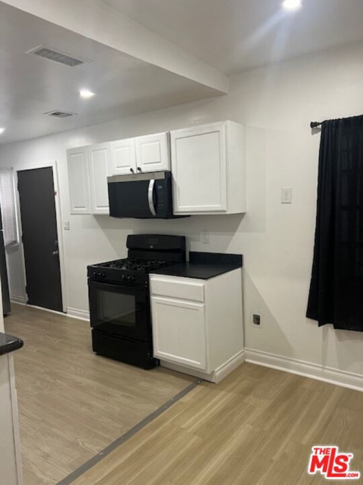 Residential Lease in Palms - Mar Vista