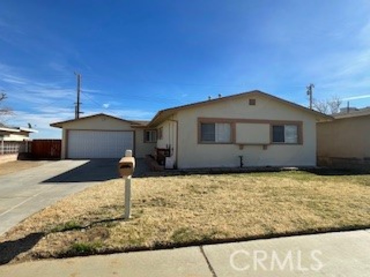 3 Bed Home to Rent in Palmdale, California