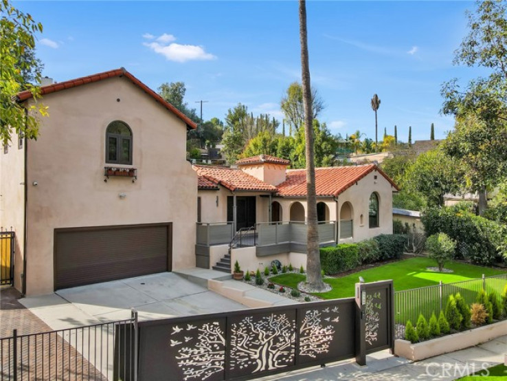 Residential Home in Woodland Hills