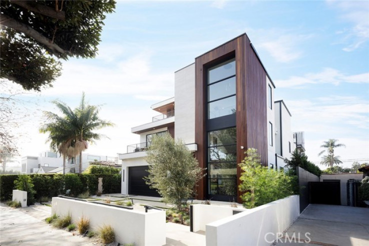 6 Bed Home for Sale in Los Angeles, California