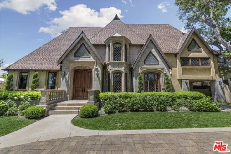 Residential Home in Beverly Hills