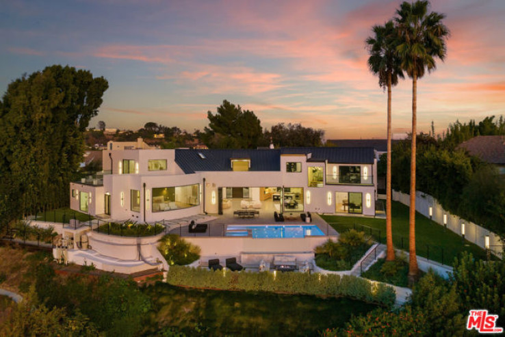 Residential Home in Bel Air - Holmby Hills