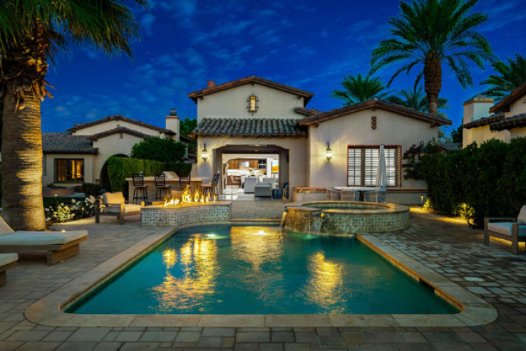 Residential Home in La Quinta South of HWY 111