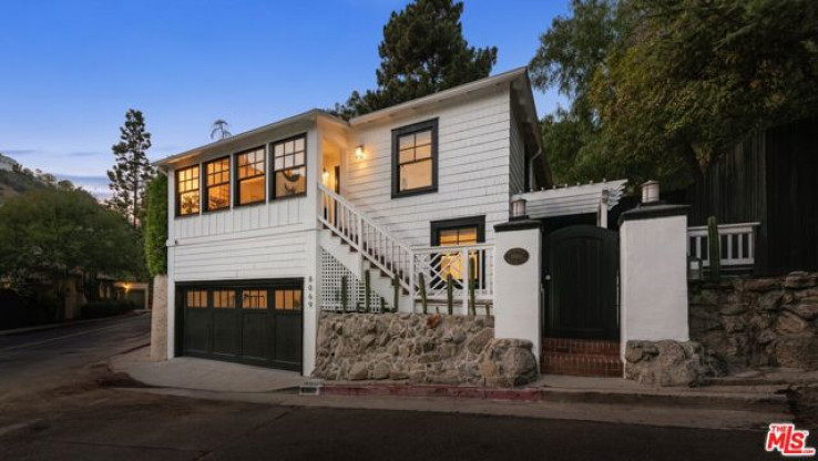 Residential Home in Sunset Strip - Hollywood Hills West