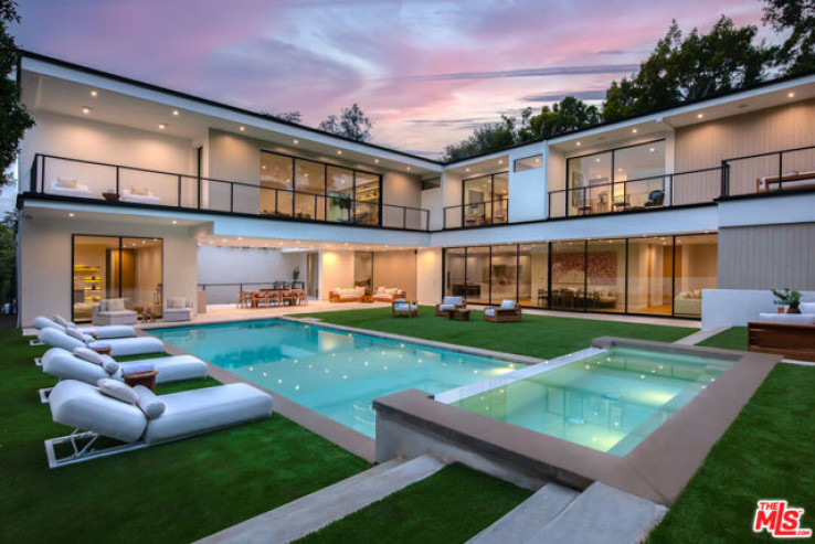 8 Bed Home for Sale in Los Angeles, California