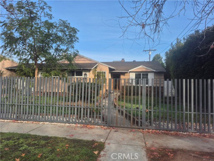 3 Bed Home to Rent in Valley Village, California