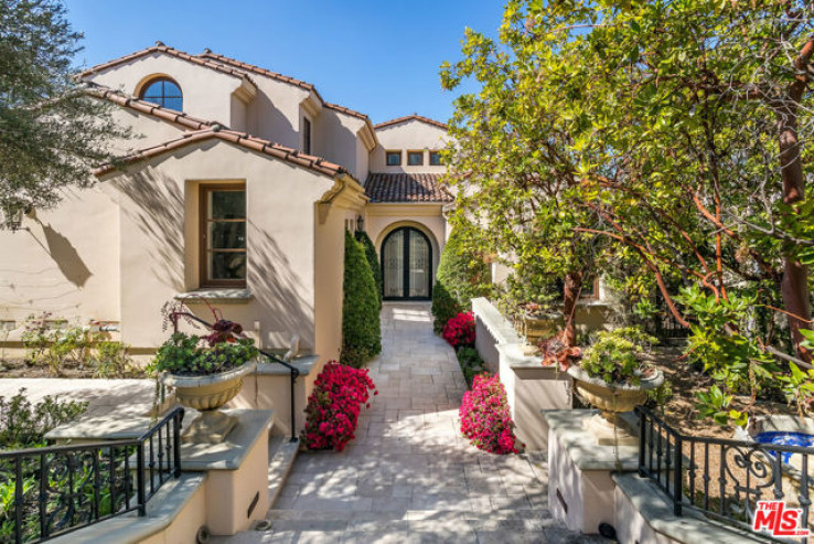 Residential Home in Bel Air - Holmby Hills