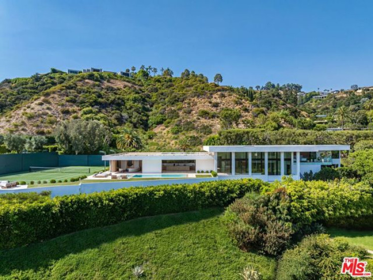 Residential Home in Beverly Hills