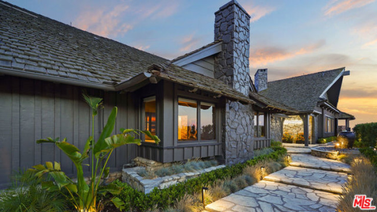 Residential Home in Beverly Hills Post Office