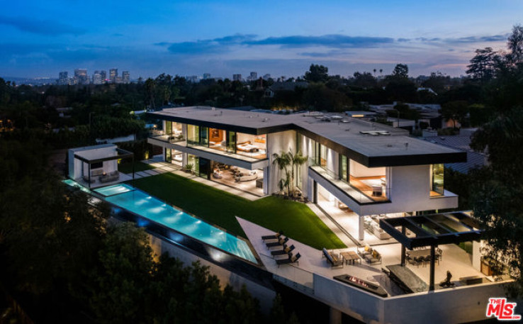 Residential Home in Beverly Hills Post Office