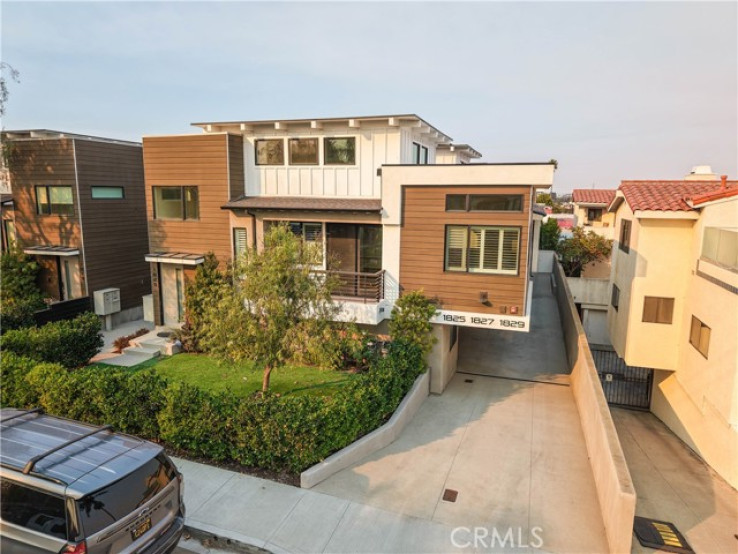 Residential Lease in Manhattan Bch Heights/Lib Vlg