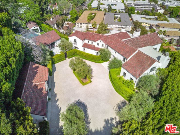 9 Bed Home to Rent in Los Angeles, California