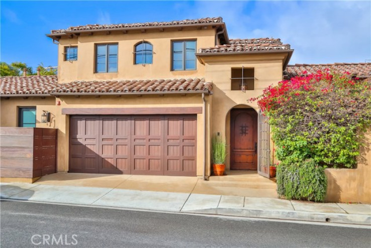 Residential Home in Manhattan Bch Tree