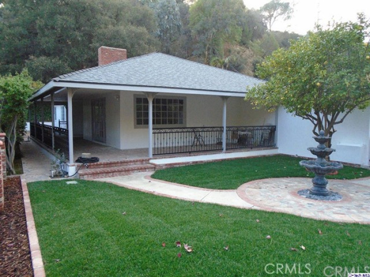 3 Bed Home to Rent in Glendale, California