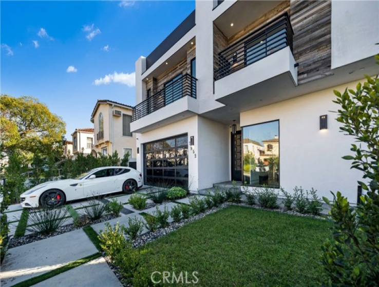 5 Bed Home for Sale in Los Angeles, California