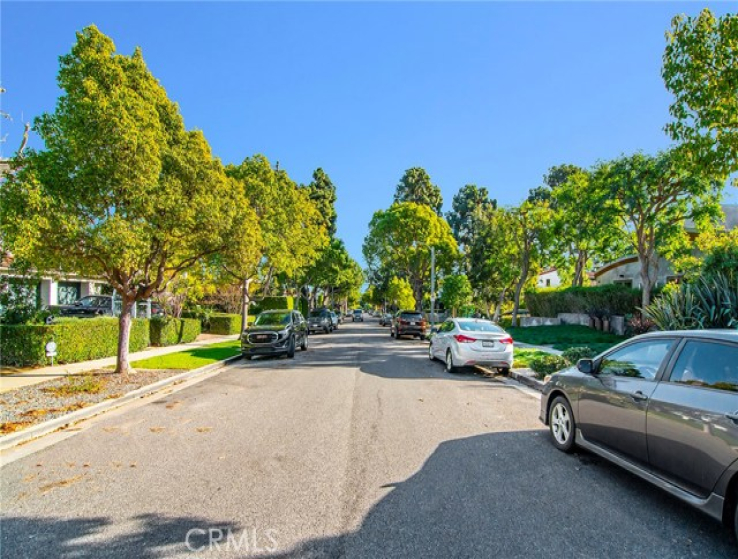 4 Bed Home for Sale in Santa Monica, California