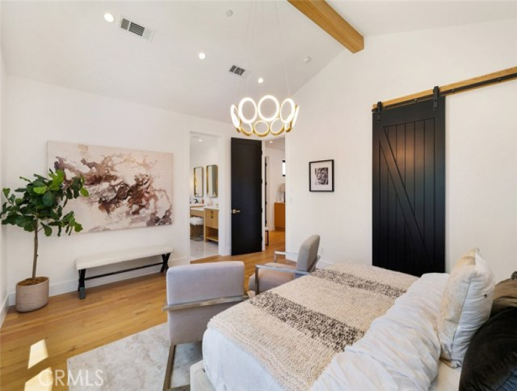 6 Bed Home for Sale in Studio City, California