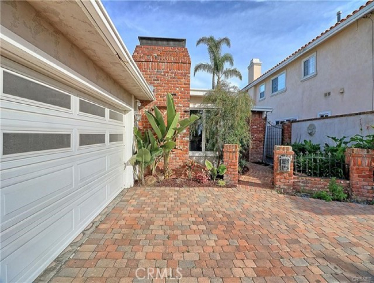 2 Bed Home to Rent in Manhattan Beach, California