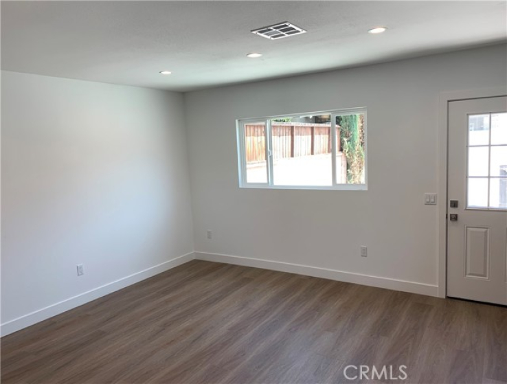 2 Bed Home to Rent in Van Nuys, California