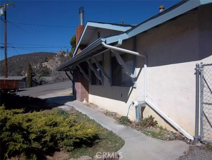 2 Bed Home to Rent in Frazier Park, California